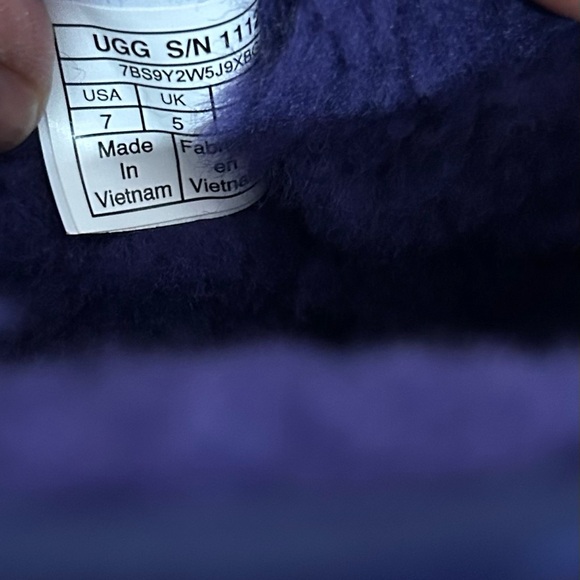 SALE!  UGG CLASSIC SHORT STELLAR SEQUIN MEDALLION SPARKLING BOOTS - Picture 10 of 11